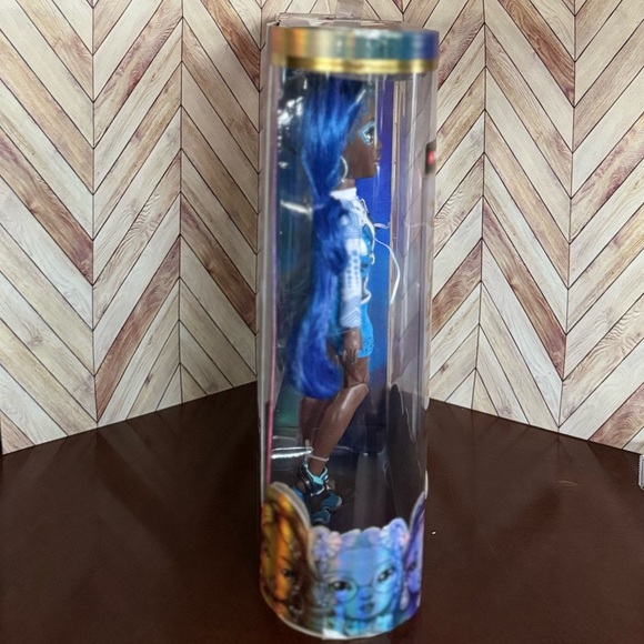 NIB Rainbow High Coco Vanderbalt - Picture 7 of 8